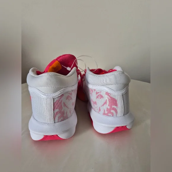 Nike LeBron Basketball Sneakers - Picture 5 of 7